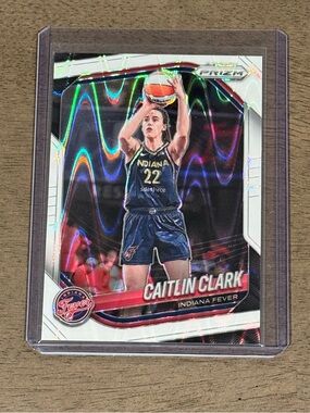 Caitlin Clark - 2025 Panini Prizm WNBA #22 White Seismic Prizm